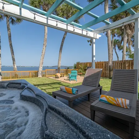 Fall Discount Riverfront Property - Minutes to Beach!