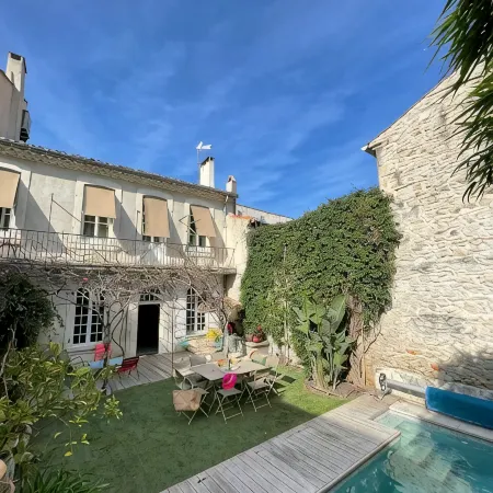 TOWNHOUSE WITH SWIMMINGPOOL - Country living in the city