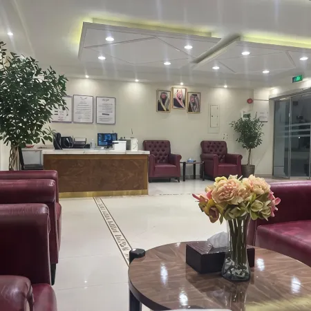 Al Khozami Suites Serviced aparthotel Отели рядом с достопримечательностью «Торговый центр Granada Center Riyadh»