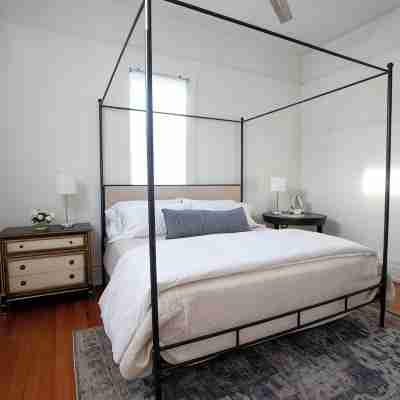 Right in the heart of Healdsburg lies this charming two-bedroom house Rooms