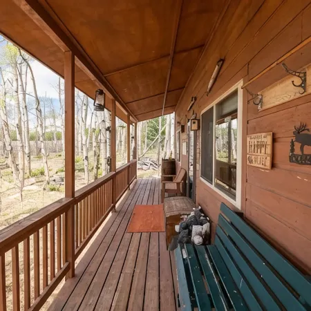 Beautiful, Cozy and Quiet Home Nestled in an Aspen Grove
