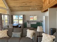 Cozy Cabin With a View of Bear Lake - Hytter