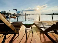 F911 Yacht Club Hotel - Inns