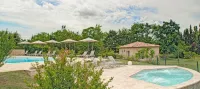 Hôtel la Bastide d'Iris - ที่มีสระว่ายน้ำ