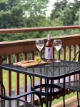 5 min walk to village and slopes! Peaceful 3 BR 2 Bath retreat - balcony