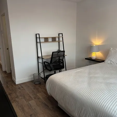 Grandiose!, Ground floor, 3 Bedrooms! Vue Chateau!!! Renovated, Air-conditioned, Free parking