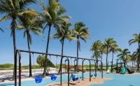 Luxurious Ocean Front Condo in The Carlyle at Miami Beach on Ocean Drive - Jacuzzi