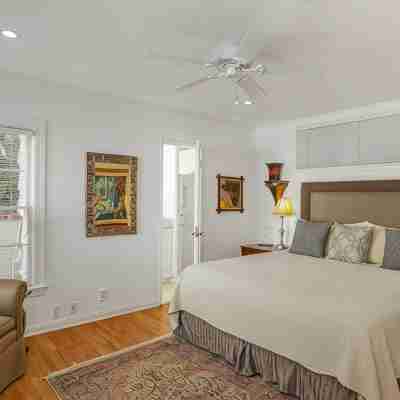 Stunning Oceanview Craftsman in the village Of La Jolla - Walk To All! Rooms