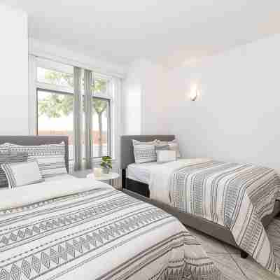Convenience and luxury converge in Ann Arbor Rooms