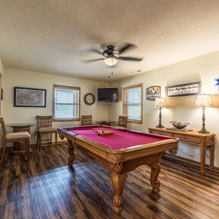 STUNNING MTN / RIVER VIEWS! 4bed/ 3bath  Hot tub, Firepit <15 min to Bryson City