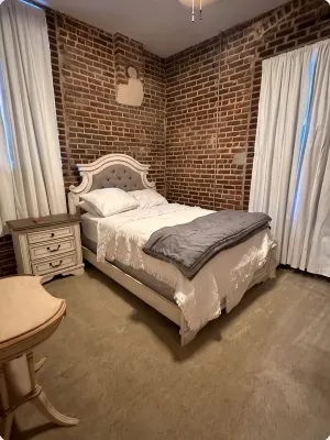 The Castle - Downtown Shopping and Eating easy pleasant walk - Wifi
