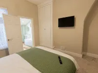 Cosy House in Runcorn: Perfect for Families & Business Travelers! Free Parking Hotels in Runcorn