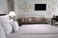 Charles Bridge flat I Soundproof  I Beautifully furnished I LIFT - บังกะโล