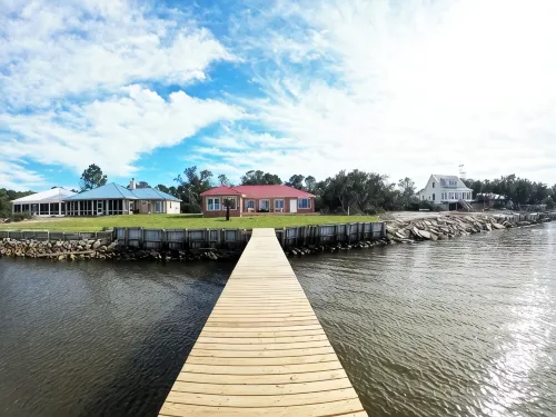 Charming 3-bedroom bay front house with WiFi and AC in fabulous Gulf Shores AL - 5 estrellas