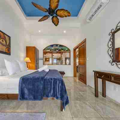 Oceanside Villa "Campeche" with a/c pool in centro     5 min stroll to beach Rooms