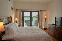 Seafront, 3 bedroom private villa, 6 guests, family vacation, activities nearby Hotel di 