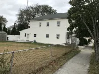 Wildwood apt 4.5 blocks from the beach , huge yard - Apartments