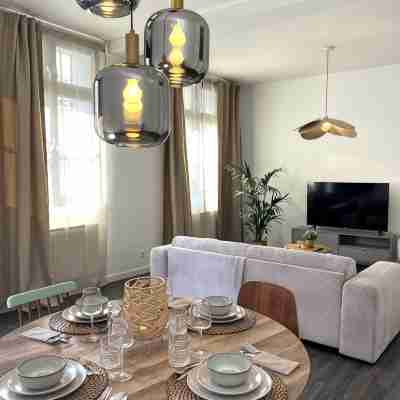 City Home - Top location - 2 rooms - 80sqm - Smart TV - WIFI - Balcony Others
