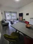 Zentral Gelegenes Neues Appartment