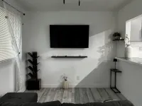 Cozy Home Centrally Located Near Beach Cities & Airport. - 홈스테이