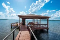 Hot Tub, Kayaks, Underwater Fishing Light! Luxurious Pitch-n-Skip Hideaway! - 4-Star