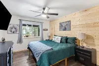 Ultimate Getaway: Movie Theater, Sauna, Hot Tub,WiFi, EV Charging,Pet-Friendly - 小木屋