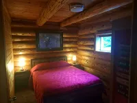 Cozy Middle Fork Cabin.                          Across from Clearwater River - Hytter