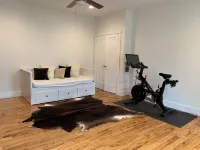 Home in FW Cultural District - Jacuzzi