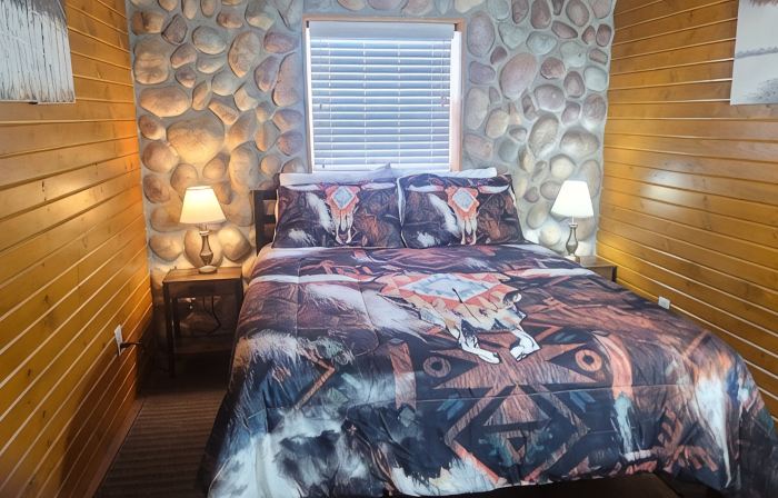 Hot Tub! Outside Traverse City, Sleeps 6 Pet Friendly, Fire Place, Fire Pit