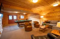 Family-Friendly Modern Cabin with Spectacular Views - 4 ดาว