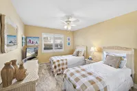 Beautiful San Clemente Beach Condo, Walking to the Sand