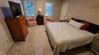 Quiet 1/1 in Historic Village of Milan, OH just minutes away from Cedar Point - Wifi