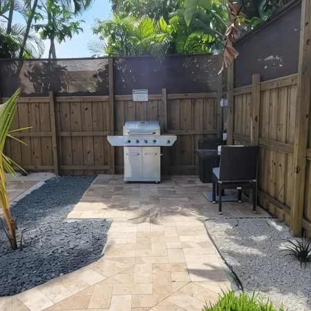 Designer 3 Br Home Heated Pool 3 mi. from the Beach & Downtown Private Backyard