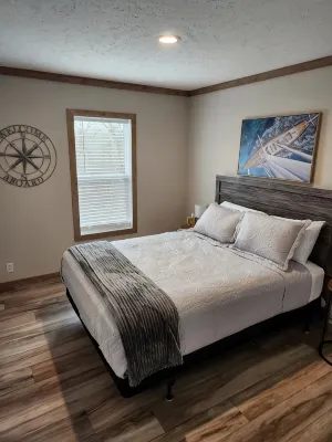 Cozy cottage w/1 bedroom, WiFi, AC in tranquil Springville close to boat ramps - 2-Star
