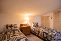 Family Cabin Hiking, Biking, Skiing and Hunting! - balcony