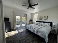 Ultimate Group Getaway: Swimming Pool, Game Room, Bocce & Mountain Views! - balcony