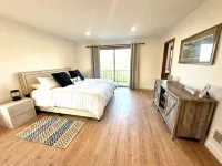BEACH FRONT Property, 2 King Beds, Pool table, Completely Remodeled Interior! - WiFi