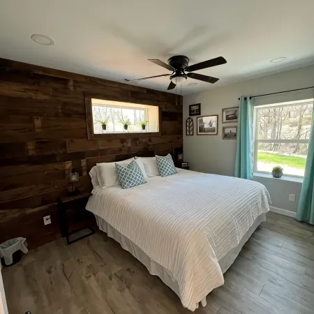 Fully Renovated Cottage - Minutes from Appalachian Trail & Carvins Cove Hotels in Catawba
