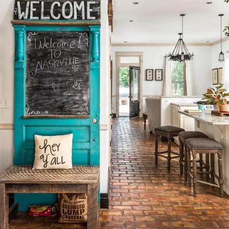 Gorgeous interior, walk to downtown, amazingly renovated historic 1901 house!