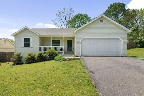 3 Bed/2 Bath Modern 1400 sq ft Home in Quiet Paducah Neighborhood Near Winery. - Homestays