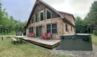 Riverfront Ski Chalet Cabin only minutes to Sunday River Resort & Trails Galore! - Wifi