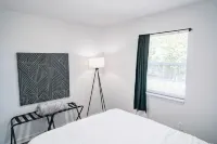 Quiet 2BD rental with mountain views close to JCMC - 3-Star