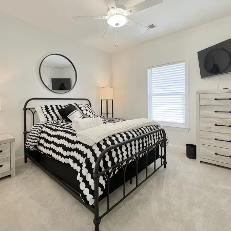 Lots of amenities. Open Floor plan. Perfect for families and groups!
