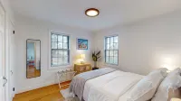 DT Mystic Renovated 3BR Mystic Cape house - 3-Star