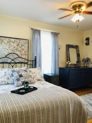 💋Kissing Downtown - Parking Spot! Sleeps 5🖐Free Wine🍷 - Wifi