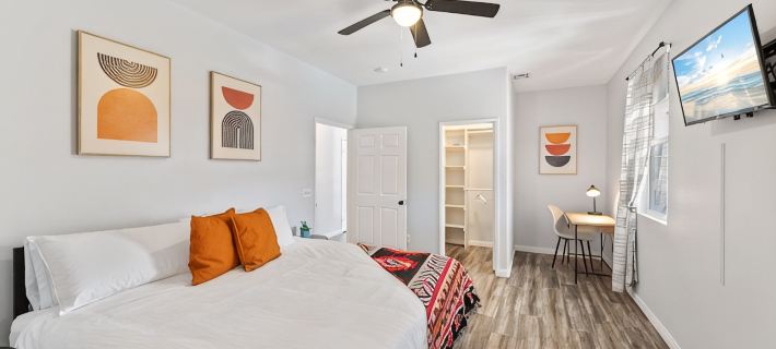 Boho Bungalow - 30ft pool & minutes from festivals Hotels in Indio