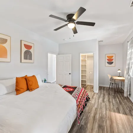 Boho Bungalow - 30ft pool & minutes from festivals
