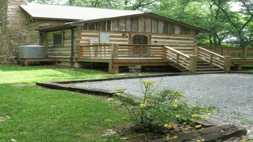 Vintage River Cabin, Log, Riverfront, Fireplace, dock, hottub, skylights, CHARM - 3-Star