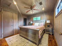 Cheerful 1-Bedroom 2-Bath Lake House Experience!!! - 3-Star