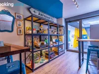 Factory Hostels Barcelona โรงแรมใกล้ปาร์ค กูเอล